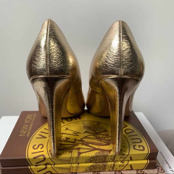 River Island Gold Wide Fit Razor Heel Court Shoes - Picture 5 of 8